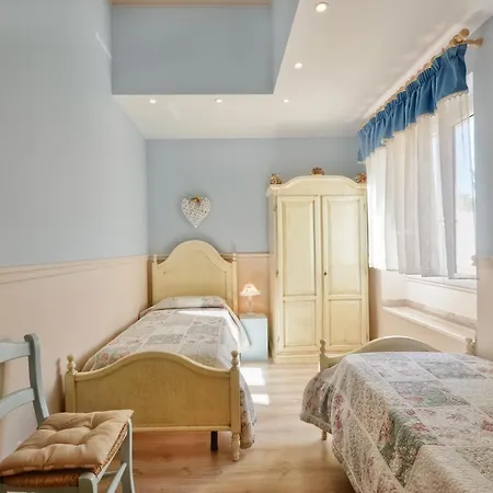 La Bouganville House *